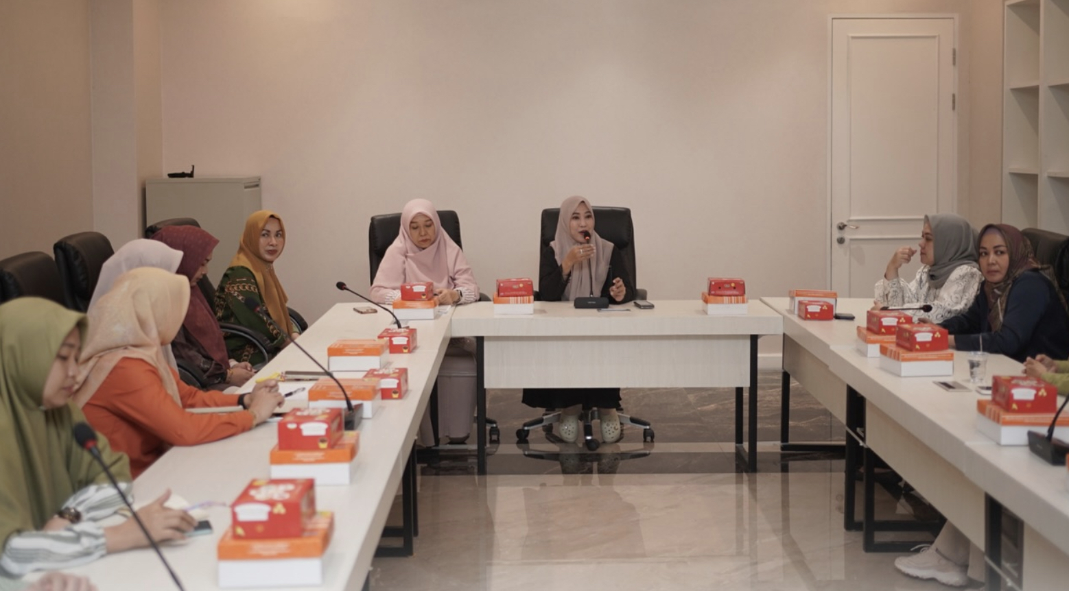 DWP Kota Makassar mengadakan pertemuan sekaligus silaturahmi antara para pengurus